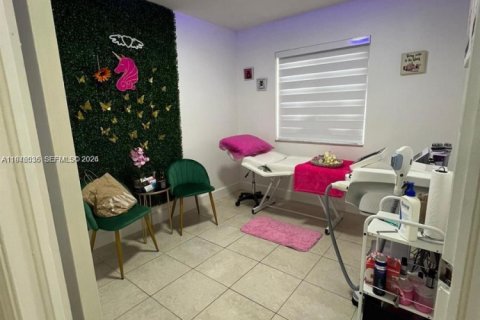 Townhouse in Miami, Florida 4 bedrooms, 128.76 sq.m. № 2002314 - photo 9