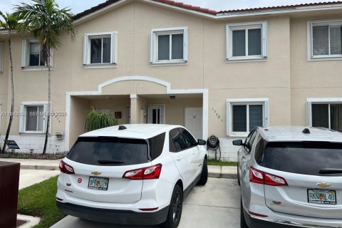 Townhouse in Miami, Florida 4 bedrooms, 128.76 sq.m. № 2002314 - photo 2