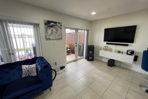 Townhouse in Miami, Florida 4 bedrooms, 128.76 sq.m. № 2002314 - photo 21