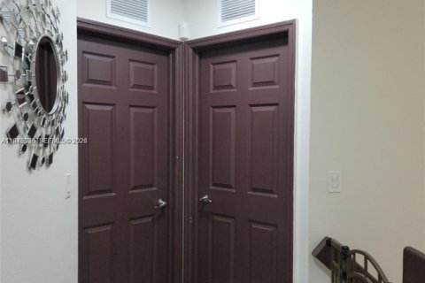 Townhouse in Miami, Florida 4 bedrooms, 128.76 sq.m. № 2002314 - photo 25