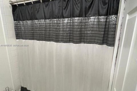 Townhouse in Miami, Florida 4 bedrooms, 128.76 sq.m. № 2002314 - photo 11