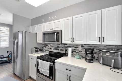 House in Cutler Bay, Florida 3 bedrooms, 123.1 sq.m. № 1867788 - photo 7