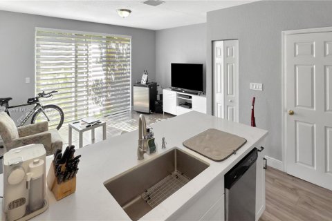 House in Cutler Bay, Florida 3 bedrooms, 123.1 sq.m. № 1867788 - photo 8