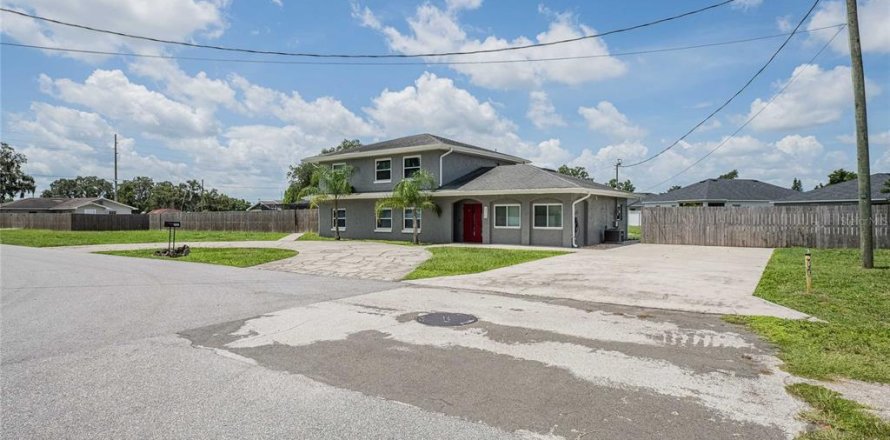 House in Eagle Lake, Florida 4 bedrooms, 313.73 sq.m. № 1827953