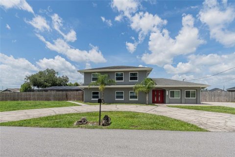 House in Eagle Lake, Florida 4 bedrooms, 313.73 sq.m. № 1827953 - photo 2