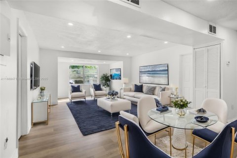 Villa ou maison à vendre à Miami, Floride: 3 chambres, 84.73 m2 № 1942124 - photo 2