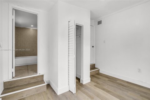 Villa ou maison à vendre à Miami, Floride: 3 chambres, 84.73 m2 № 1942124 - photo 16