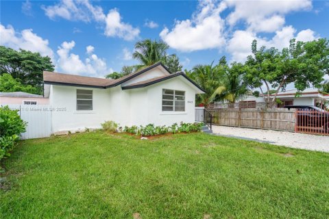 Casa en venta en Miami, Florida, 3 dormitorios, 84.73 m2 № 1942124 - foto 5