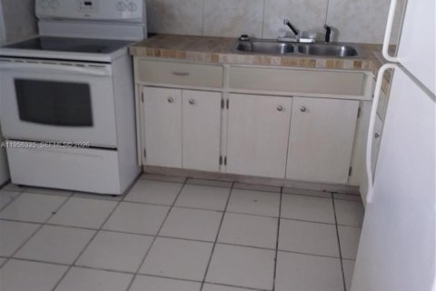 Copropriété à louer à Cutler Bay, Floride: 2 chambres, 93.18 m2 № 2011774 - photo 4