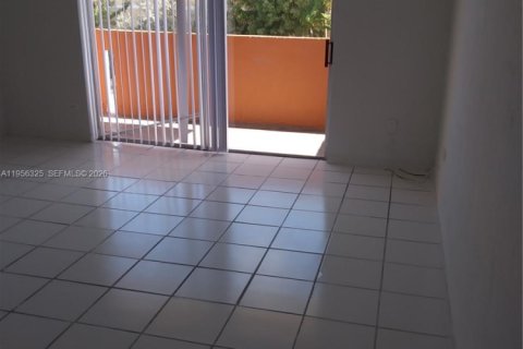 Copropriété à louer à Cutler Bay, Floride: 2 chambres, 93.18 m2 № 2011774 - photo 2