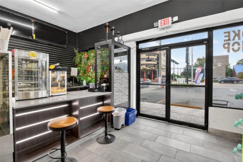 Commercial property in Miami, Florida № 1971845 - photo 6