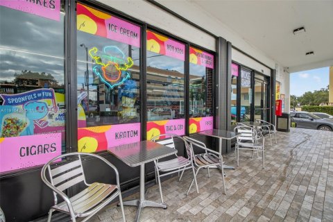 Commercial property in Miami, Florida № 1971845 - photo 5