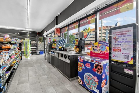 Commercial property in Miami, Florida № 1971845 - photo 18