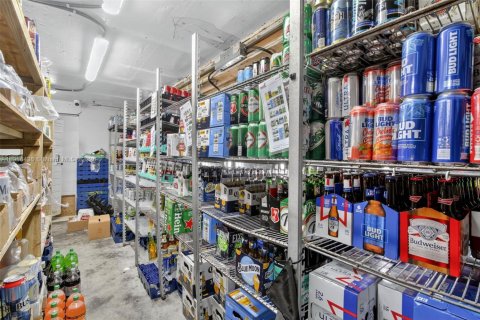 Commercial property in Miami, Florida № 1971845 - photo 24