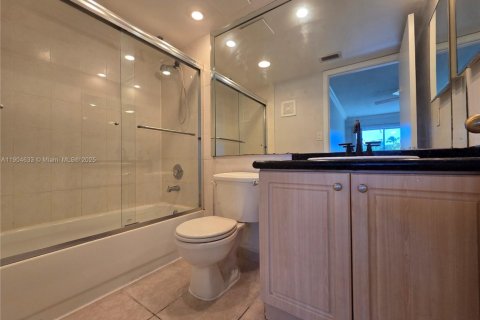 Condo in Miami, Florida, 2 bedrooms  № 1956067 - photo 14