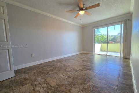 Condo in Miami, Florida, 2 bedrooms  № 1956067 - photo 12