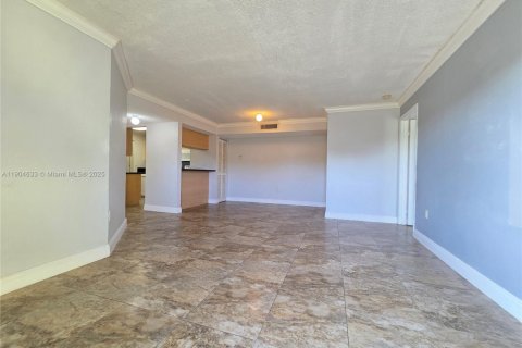 Condo in Miami, Florida, 2 bedrooms  № 1956067 - photo 2