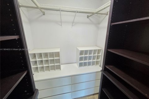 Condo in Miami, Florida, 2 bedrooms  № 1956067 - photo 15