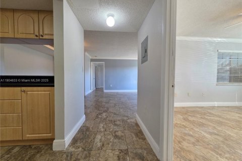 Condo in Miami, Florida, 2 bedrooms  № 1956067 - photo 7