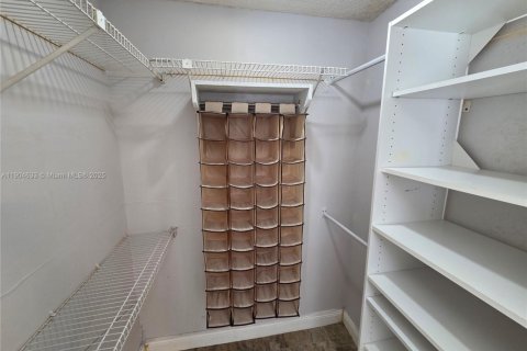 Condo in Miami, Florida, 2 bedrooms  № 1956067 - photo 10