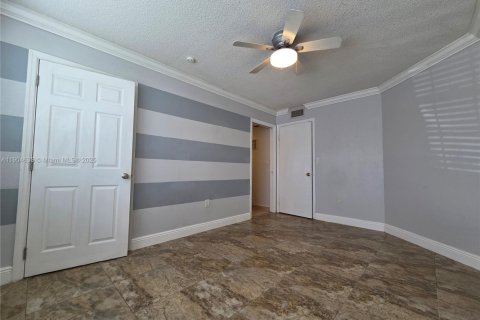 Condo in Miami, Florida, 2 bedrooms  № 1956067 - photo 9