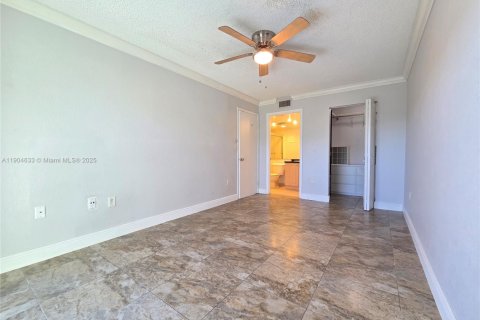 Condo in Miami, Florida, 2 bedrooms  № 1956067 - photo 13