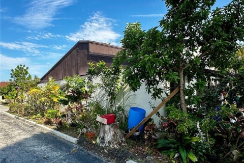 House in Miramar, Florida 2 bedrooms, 98.48 sq.m. № 1746094 - photo 2