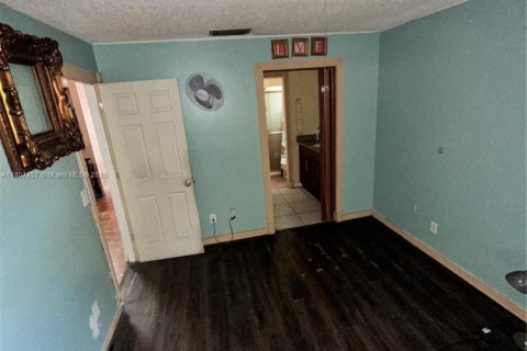 House in Miramar, Florida 2 bedrooms, 98.48 sq.m. № 1746094 - photo 10