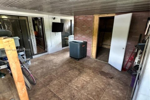 House in Miramar, Florida 2 bedrooms, 98.48 sq.m. № 1746094 - photo 13