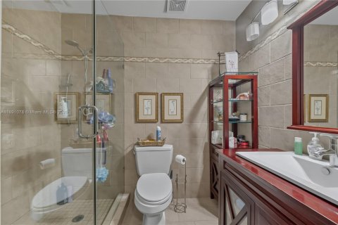 House in Miami, Florida 4 bedrooms, 241.36 sq.m. № 1943625 - photo 13
