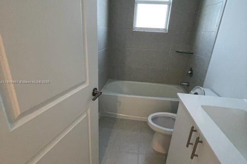 Casa en venta en Miami, Florida, 3 dormitorios, 143.53 m2 № 1968651 - foto 14