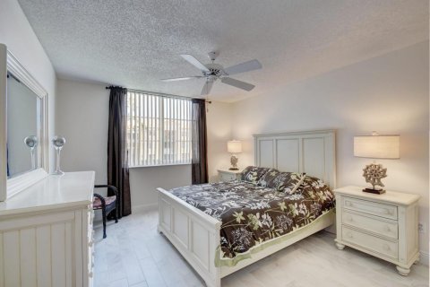 Condo in Hypoluxo, Florida, 2 bedrooms № 2181929 - photo 6