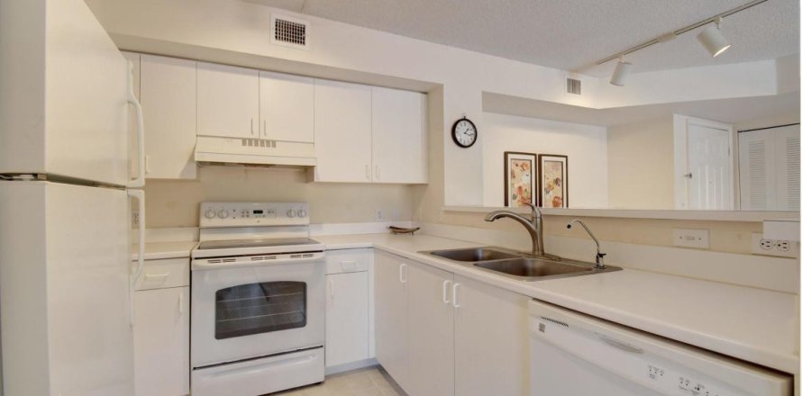 Condo in Hypoluxo, Florida, 2 bedrooms № 2181929