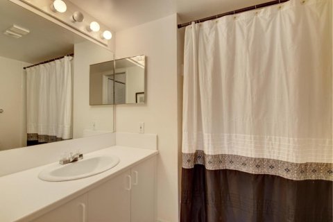 Condo in Hypoluxo, Florida, 2 bedrooms № 2181929 - photo 10