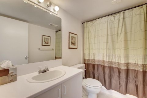 Condo in Hypoluxo, Florida, 2 bedrooms № 2181929 - photo 9