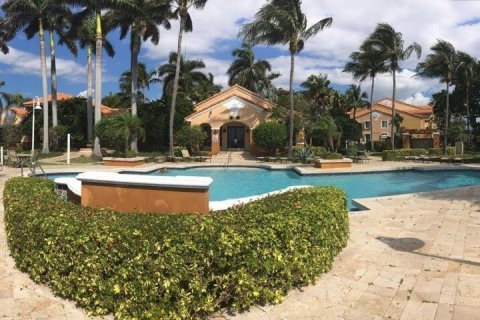 Condo in Hypoluxo, Florida, 2 bedrooms № 2181929 - photo 18