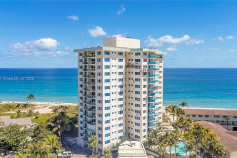 Condominio en venta en Lauderdale-by-the-Sea, Florida, 2 dormitorios, 83.98 m2 № 2016247 - foto 2