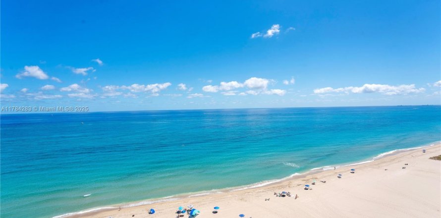Condominio en Lauderdale-by-the-Sea, Florida, 2 dormitorios  № 2016247