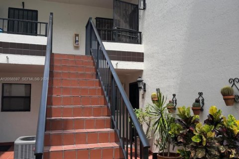 Купить кондоминиум в Майами, Флорида 3 спальни, 112.88м2, № 2167999 - фото 2