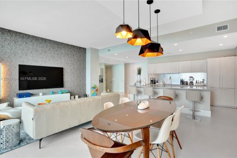 Condo in Miami, Florida, 4 bedrooms  № 2069627 - photo 7
