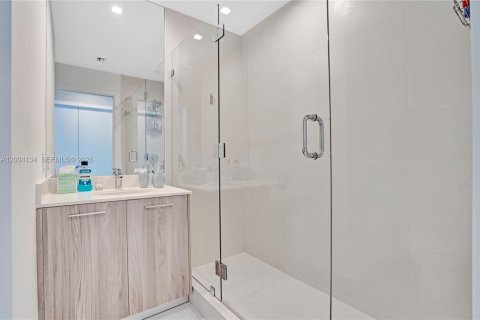 Condo in Miami, Florida, 4 bedrooms  № 2069627 - photo 18
