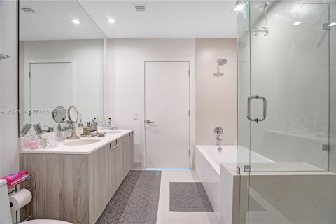 Condo in Miami, Florida, 4 bedrooms  № 2069627 - photo 16