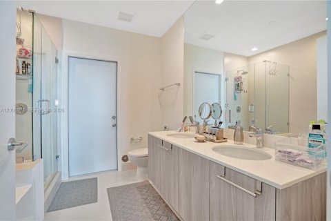 Condo in Miami, Florida, 4 bedrooms  № 2069627 - photo 17
