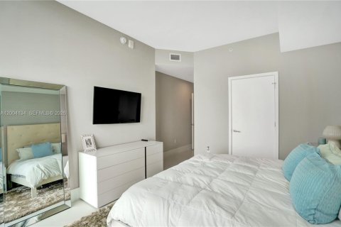 Condo in Miami, Florida, 4 bedrooms  № 2069627 - photo 26