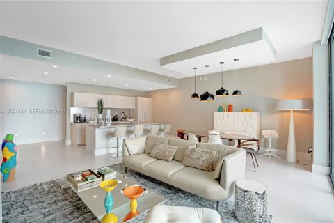 Condo in Miami, Florida, 4 bedrooms  № 2069627 - photo 3