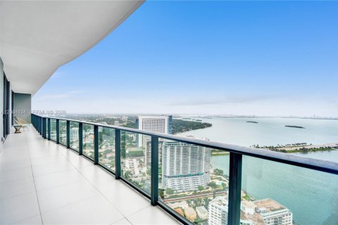 Condo in Miami, Florida, 4 bedrooms  № 2069627