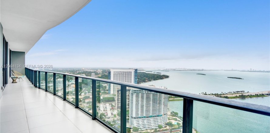 Condo in Miami, Florida, 4 bedrooms  № 2069627