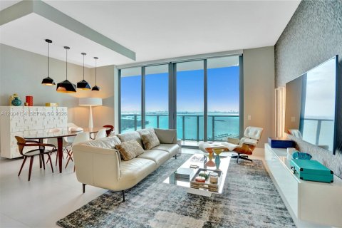Condo in Miami, Florida, 4 bedrooms  № 2069627 - photo 2