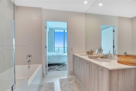 Condo in Miami, Florida, 4 bedrooms  № 2069627 - photo 28