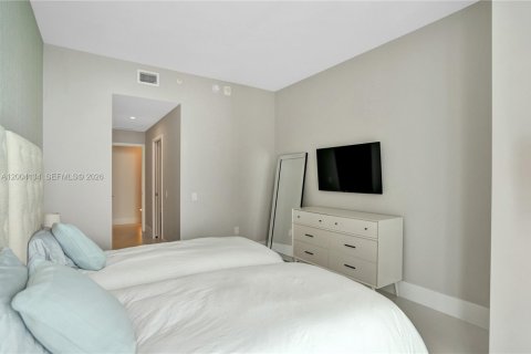 Condo in Miami, Florida, 4 bedrooms  № 2069627 - photo 21